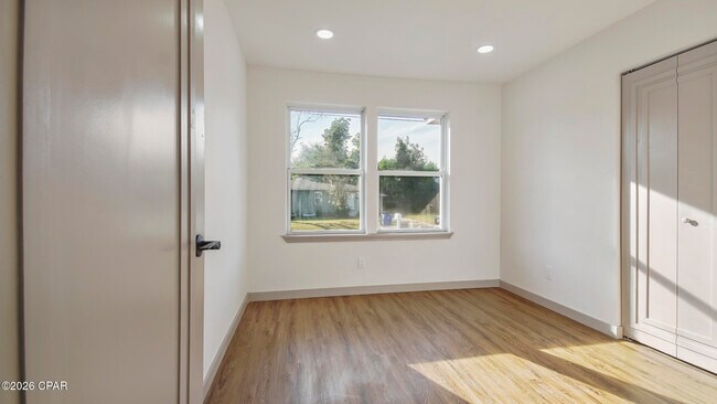 Building Photo - 112 N Gayle Ave