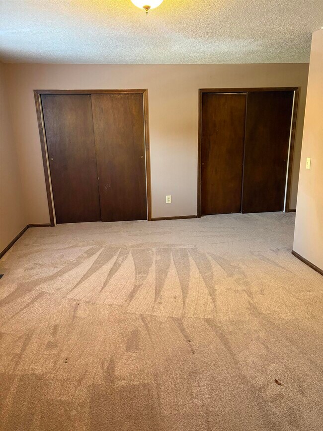 Building Photo - 2232 Nuttman Ave