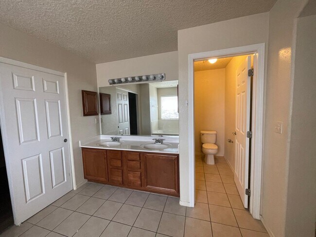 Building Photo - 9620 Sundoro Pl NW