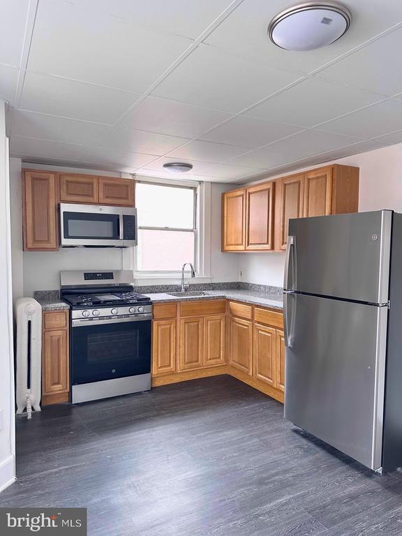 Building Photo - 415 Burmont Rd