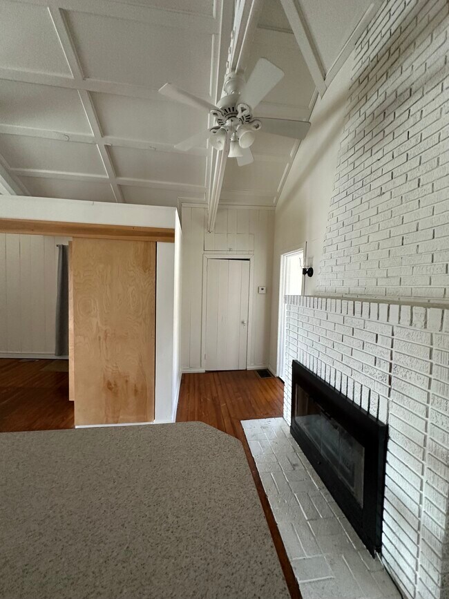 Building Photo - 852 Beach Rd