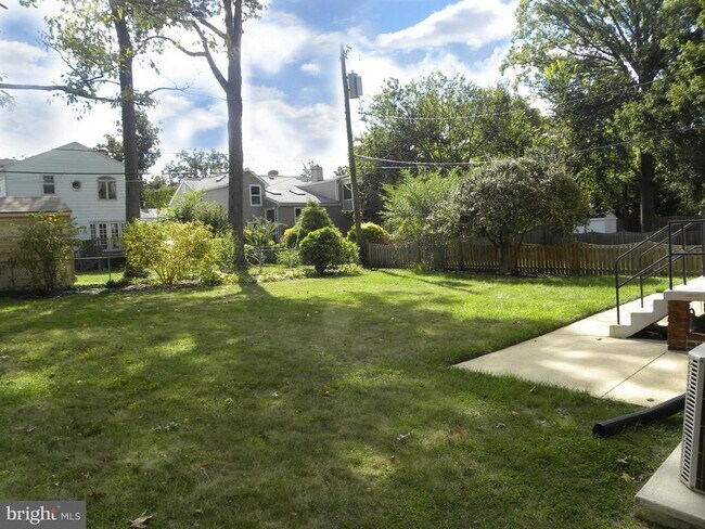 Building Photo - 716 N Overlook Dr