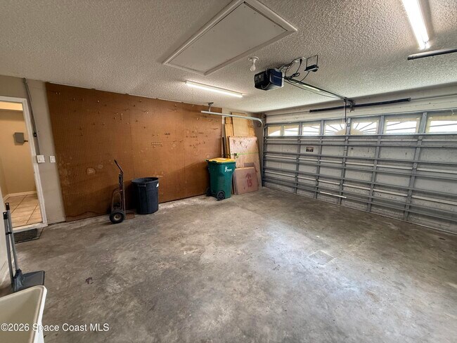 Building Photo - 563 Summers Creek Dr