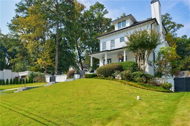 Building Photo - 1812 Wellbourne Dr NE