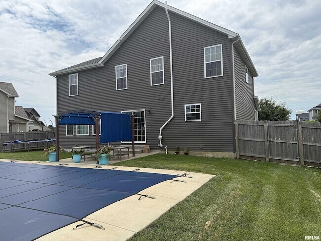 Building Photo - 911 Boxwood Ct