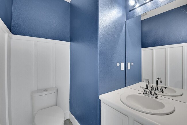 Building Photo - $3,040.95 - 3 Bed, 3-Bath Home in Aurora with In Unit Laundry and Central AC