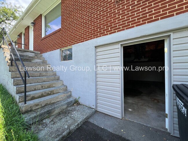 Building Photo - 511 Ruddell Rd