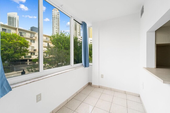 Building Photo - 250 180th Dr