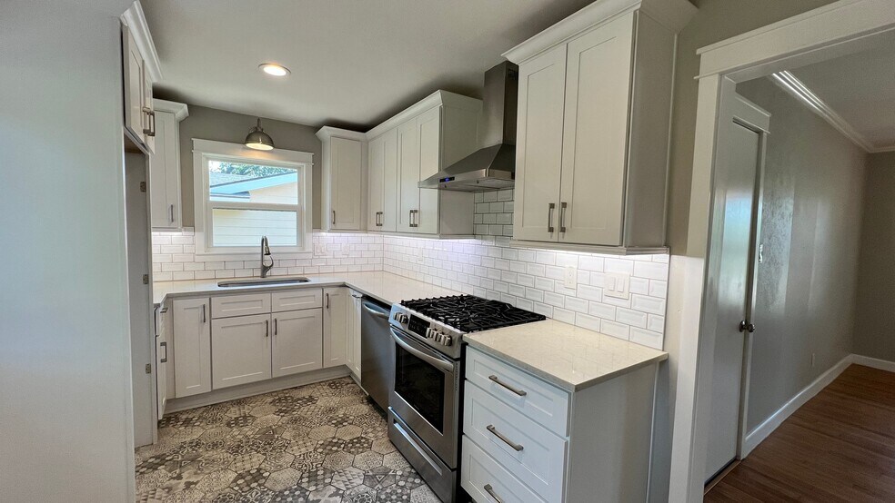 Building Photo - 5432 Purington Ave