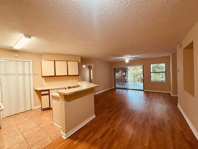 Building Photo - 9999 Summerbreeze Dr