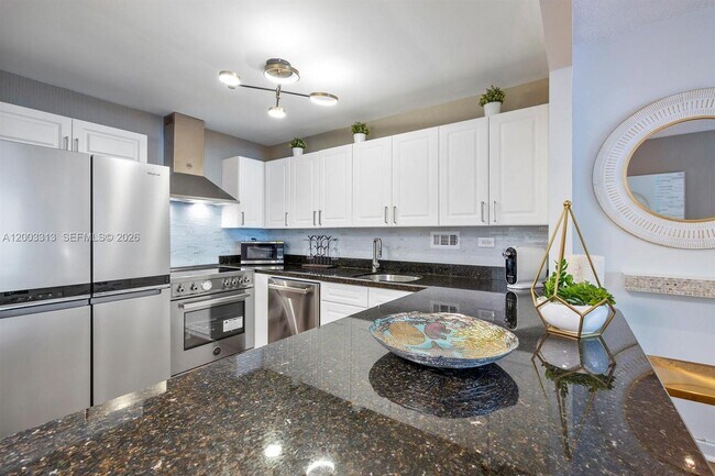 Building Photo - 2301 Collins Ave