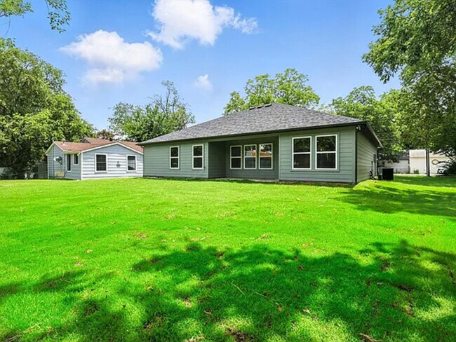 Building Photo - 1004 Branch St