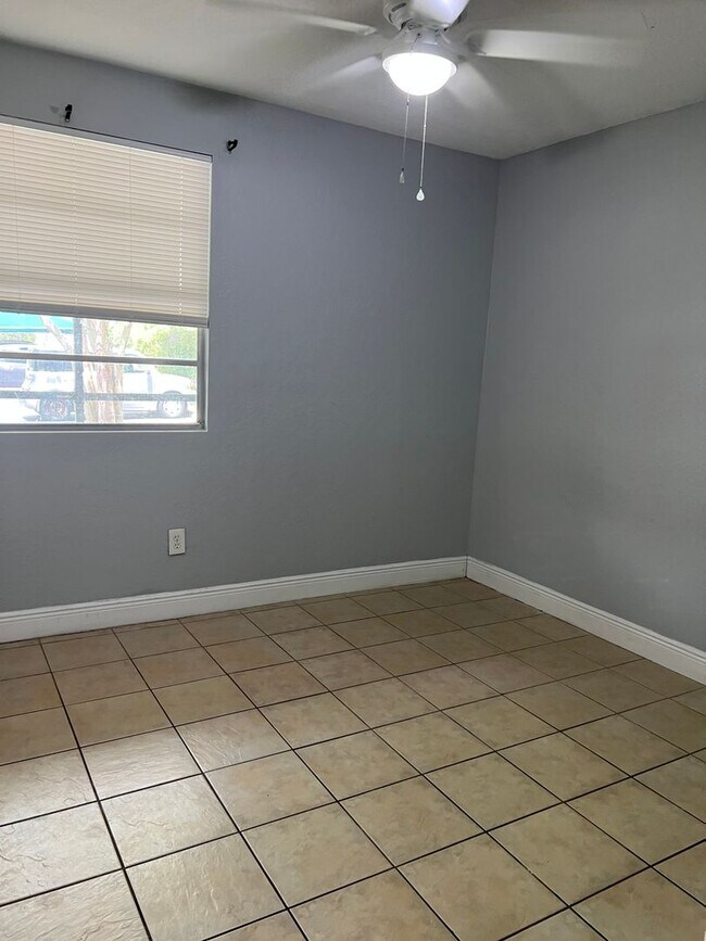 Building Photo - Pompano 2 Bedroom in Pretty Gated Community