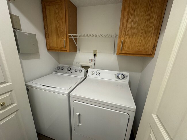 Building Photo - West AVL - Beautifully Updated Townhouse