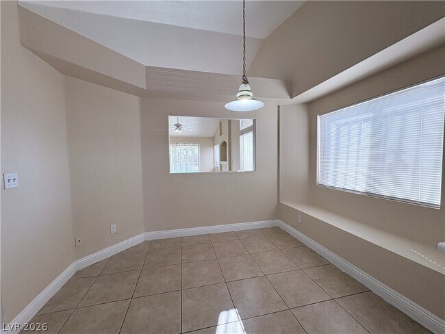 Building Photo - 1613 Crystal Chimes Dr