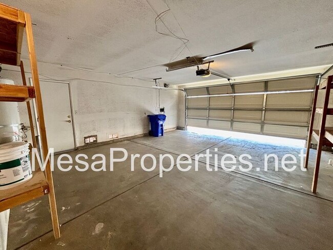 Building Photo - 15307 Ross Dr