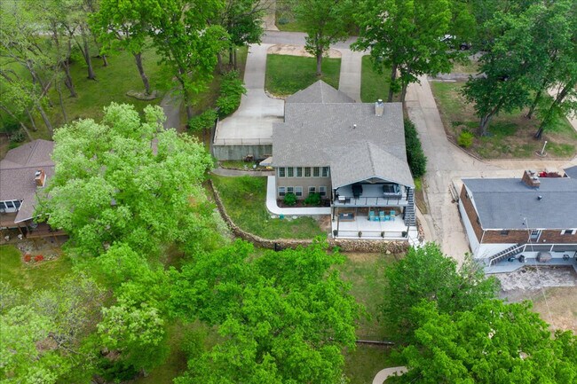 Building Photo - 1115 Red Bud Dr