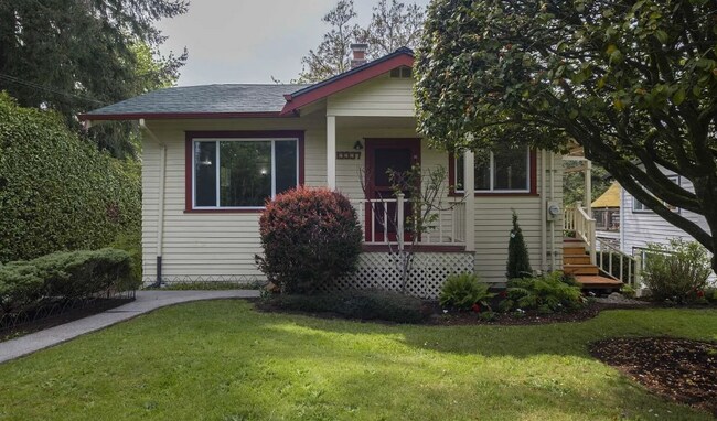 Building Photo - 13337 30th Ave NE