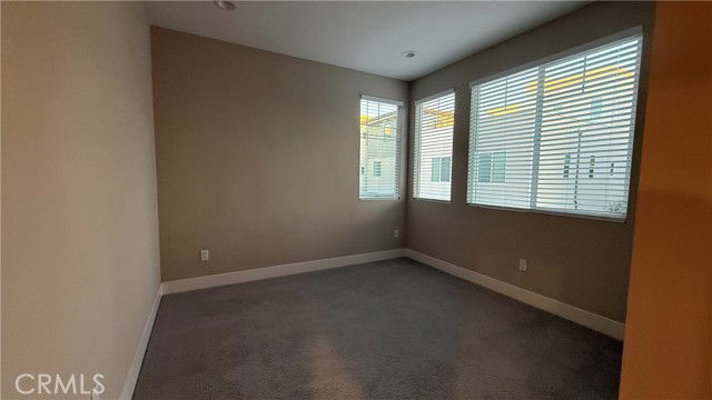 Building Photo - 165 Tenor