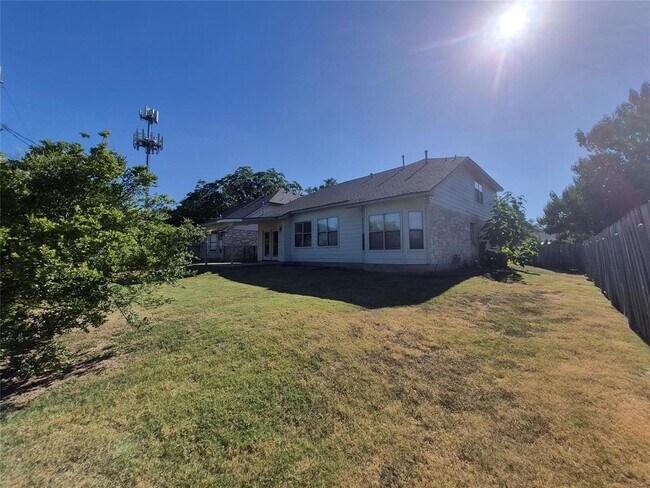 Building Photo - 8800 Hazelhurst Dr