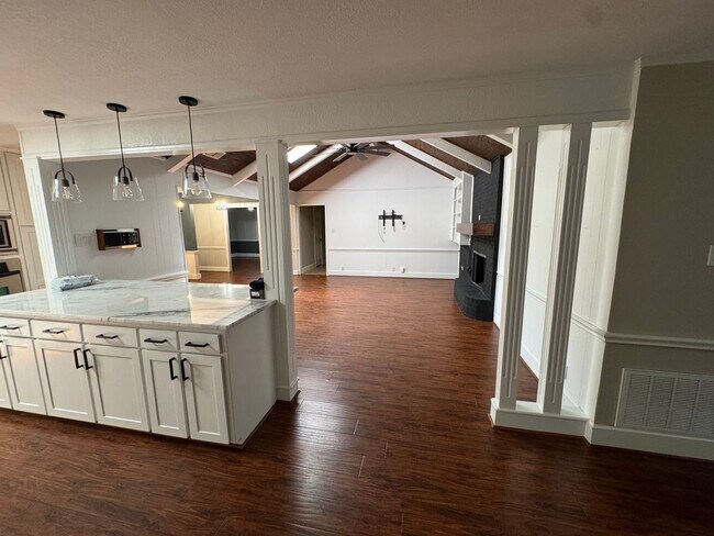 Building Photo - Gorgeous 3/3/2 Home on Spacious Corner Lot...