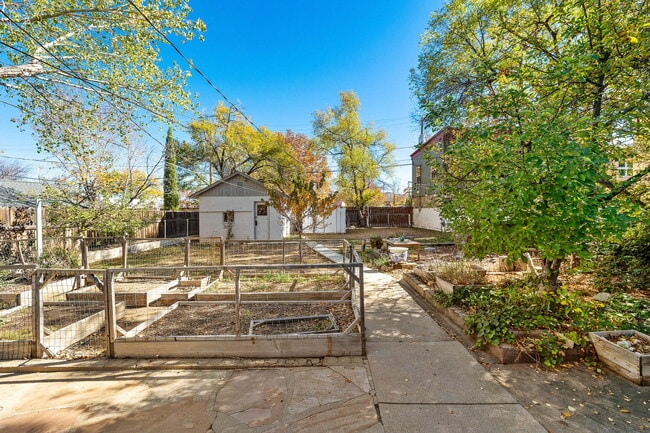 Building Photo - 113 Garden St