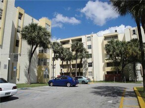 Building Photo - 10000 NW 80th Ct