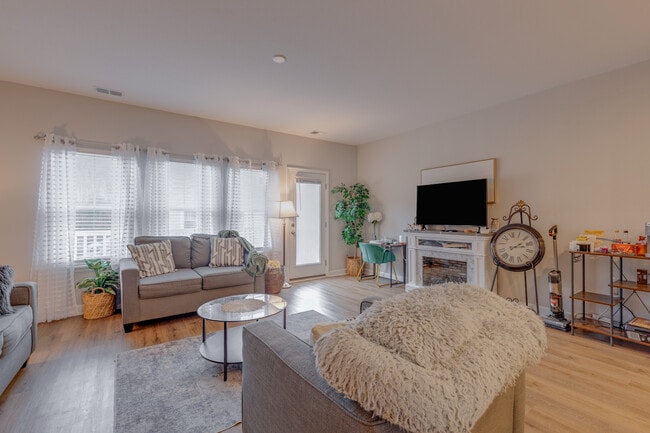 Building Photo - 2001 Laycock Ln