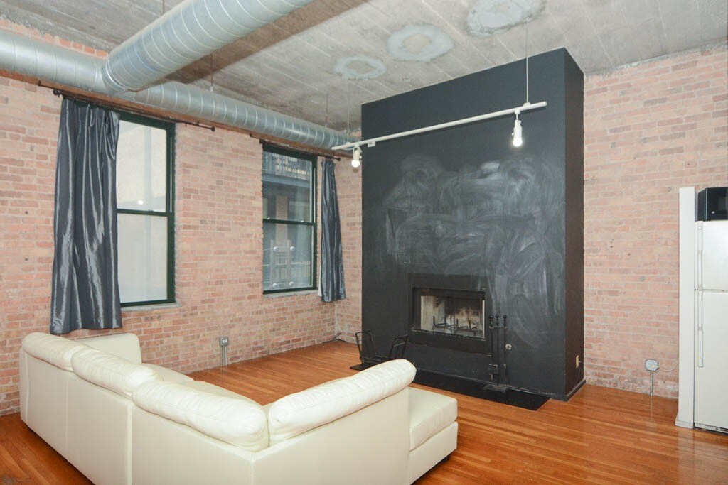 Building Photo - 110 N Peoria St