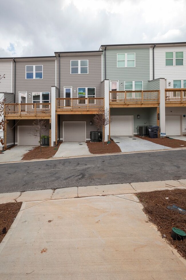 Building Photo - Newly Constructed 2/4 Townhome Directly on...