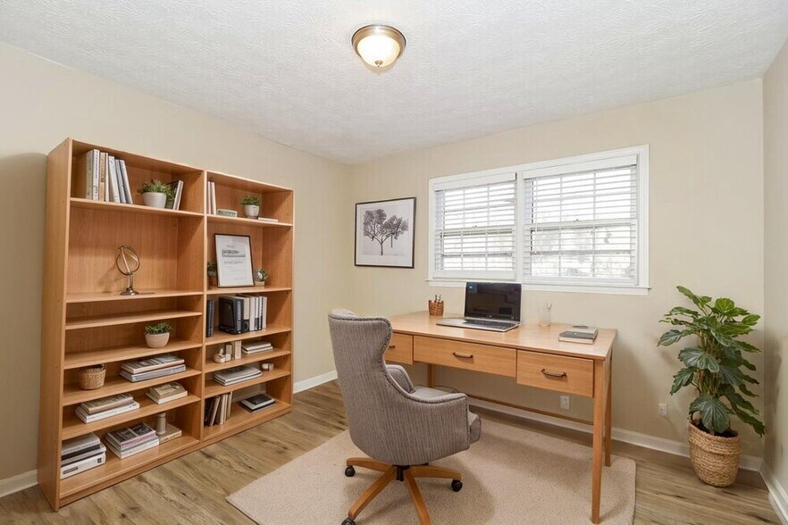 Building Photo - 3334 Heatherwood Ln SW