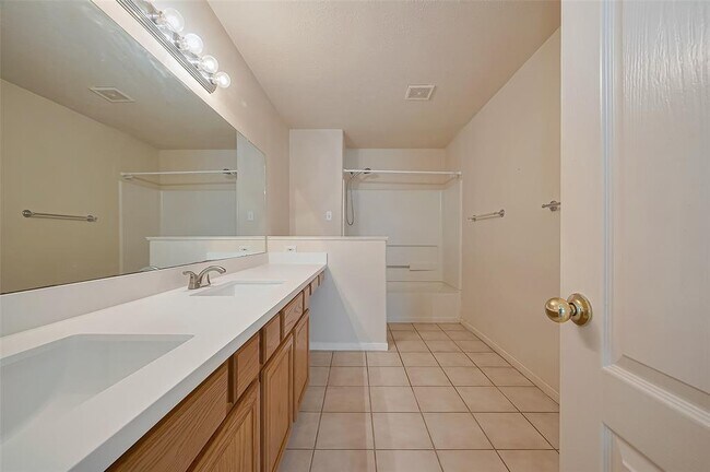 Building Photo - 4811 Tracemeadow Dr