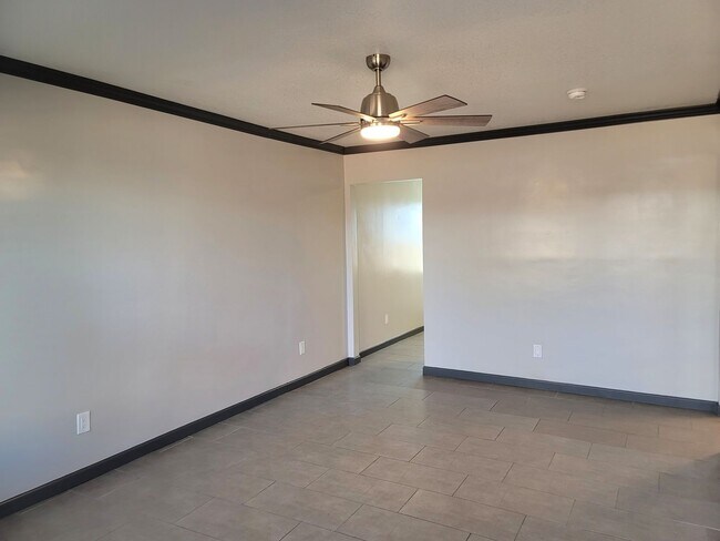 Building Photo - 208 N 13th St