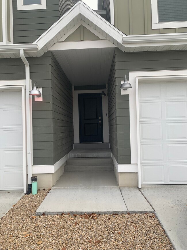 Front entry - 14937 S Messi St