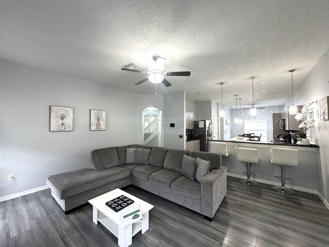 Building Photo - 736 Kildrummy Dr