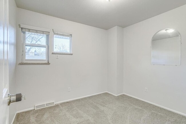 Building Photo - 2860 S Golden Way