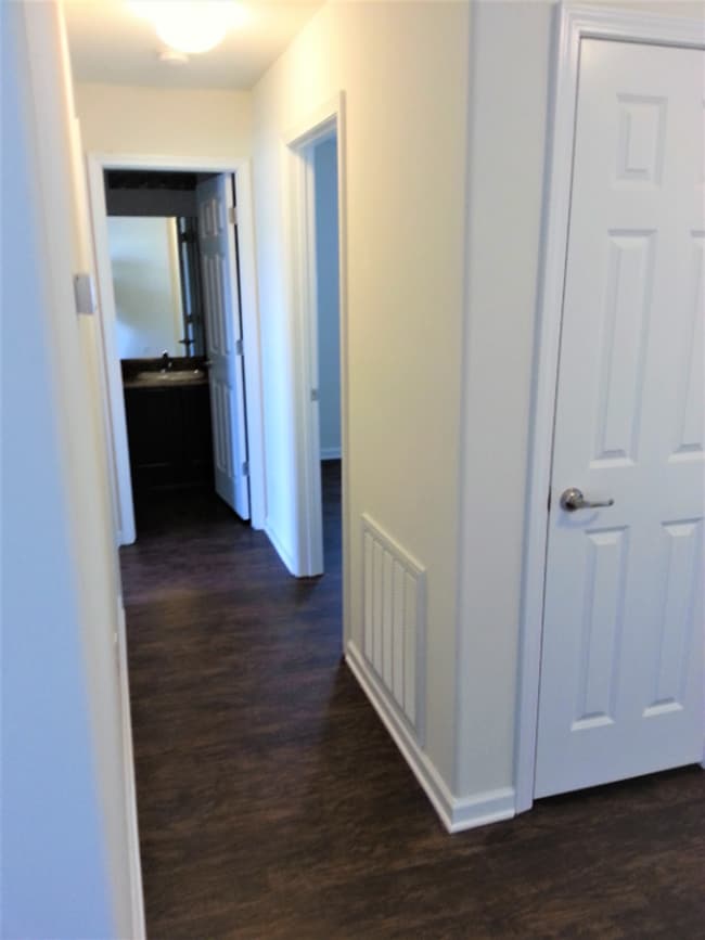 Building Photo - 9 Millie Ct