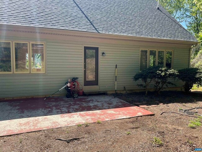 Building Photo - 14150 James River Rd