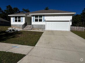 Building Photo - New Listing in North Crestview!