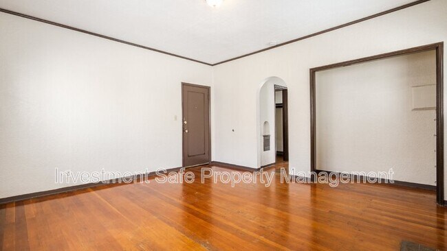 Building Photo - 3785 Park Blvd