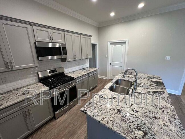 Building Photo - 6212 Lake Edge Dr