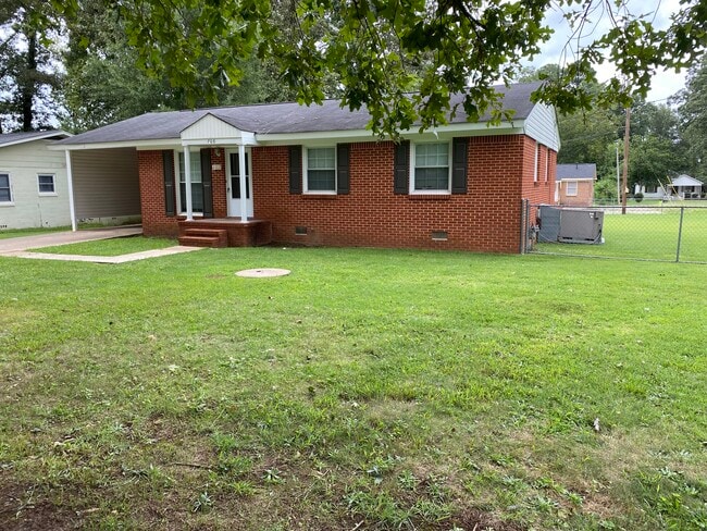 Building Photo - 708 W Walnut St