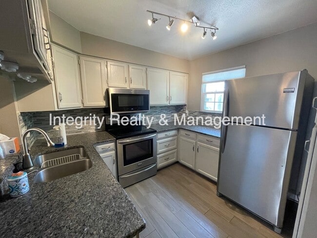 Building Photo - 1811 S Quebec Way