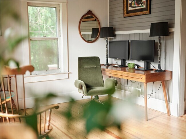 Building Photo - 38 Lake St