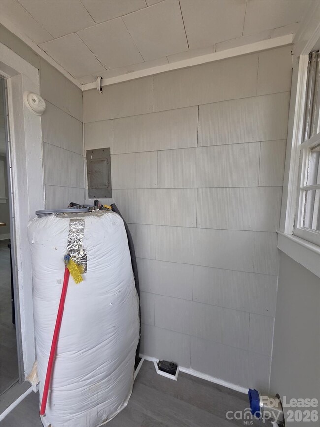 Building Photo - 1212 N Church St