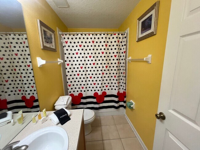 Building Photo - Now Leasing! Stunning 4BR Home in Gated Co...