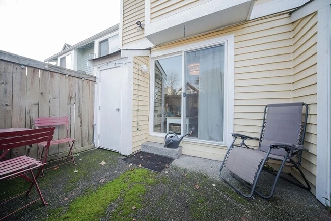 Building Photo - First Hill/Central District Townhome
