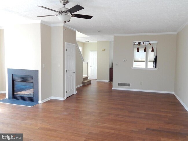 Building Photo - 862 N Waterford Ln