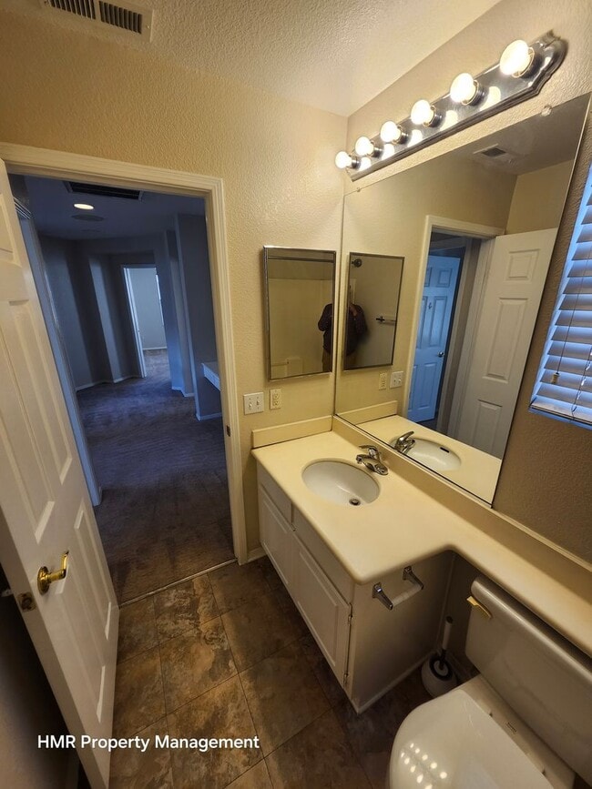 Building Photo - Gorgeous single family home in Chino