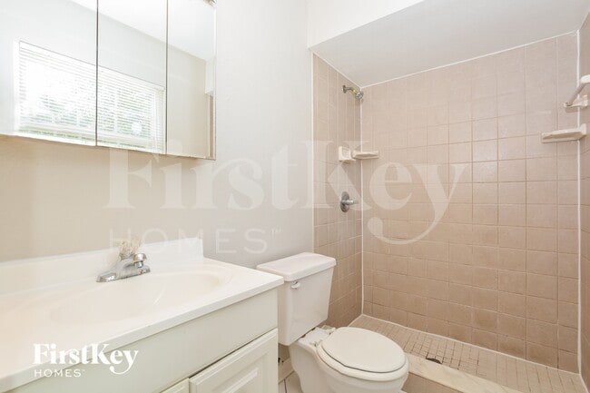 Building Photo - 121 Summerset Dr